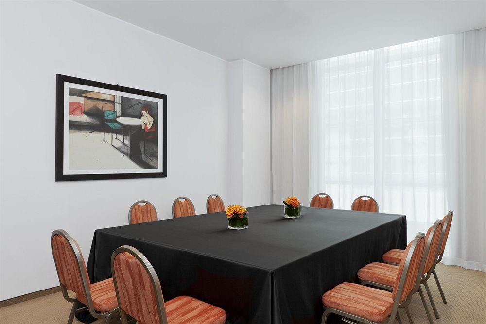 Sheraton Milan Malpensa Airport Hotel & Conference Centre Ferno Екстер'єр фото