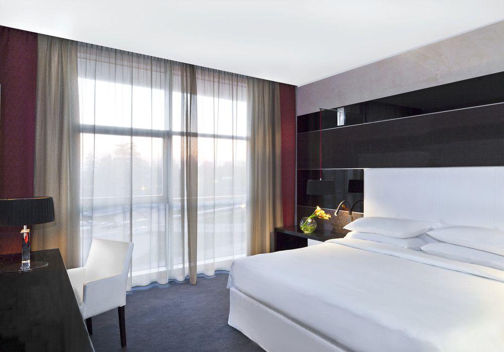 Sheraton Milan Malpensa Airport Hotel & Conference Centre Ferno Екстер'єр фото