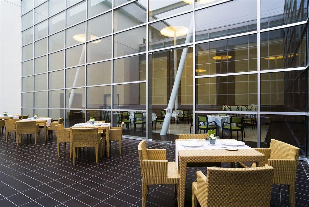 Sheraton Milan Malpensa Airport Hotel & Conference Centre Ferno Екстер'єр фото