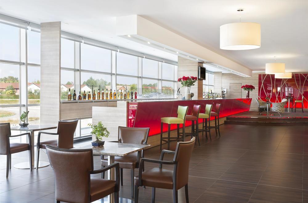Sheraton Milan Malpensa Airport Hotel & Conference Centre Ferno Екстер'єр фото