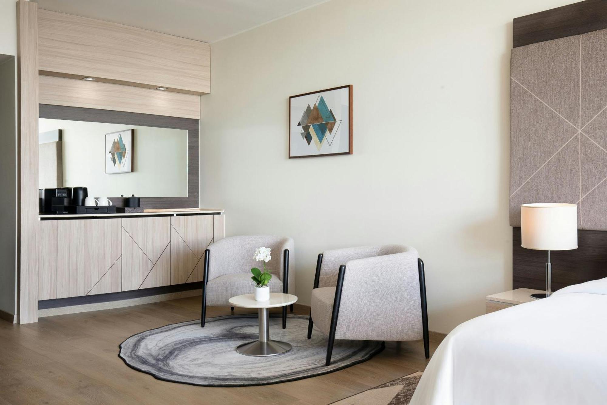 Sheraton Milan Malpensa Airport Hotel & Conference Centre Ferno Екстер'єр фото