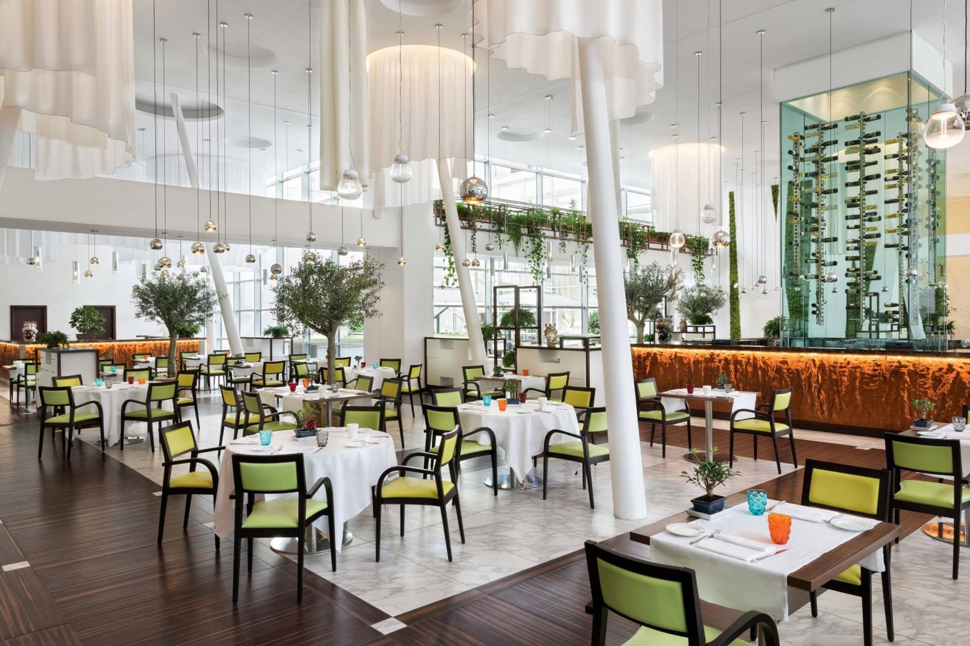Sheraton Milan Malpensa Airport Hotel & Conference Centre Ferno Екстер'єр фото