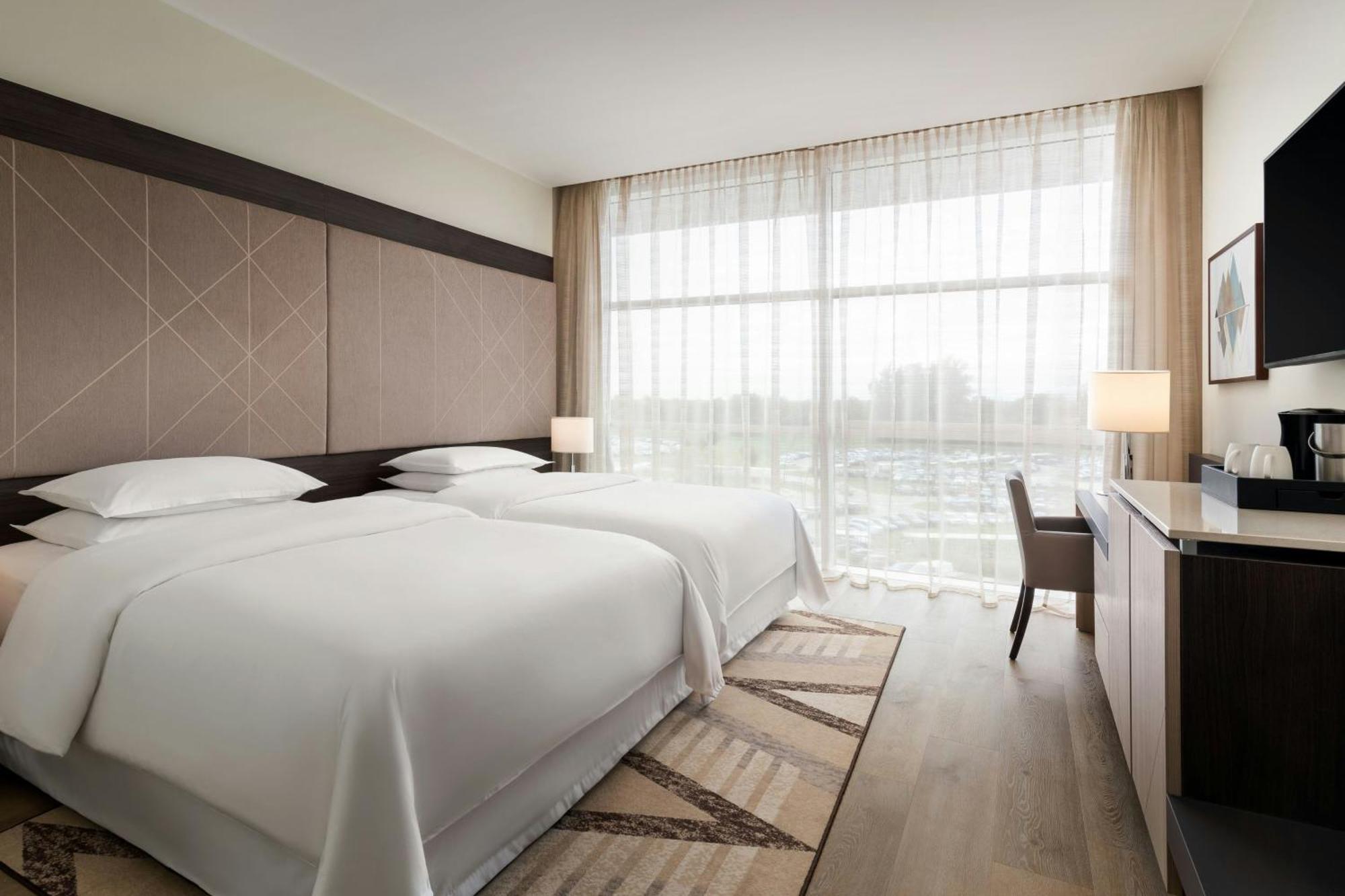 Sheraton Milan Malpensa Airport Hotel & Conference Centre Ferno Екстер'єр фото