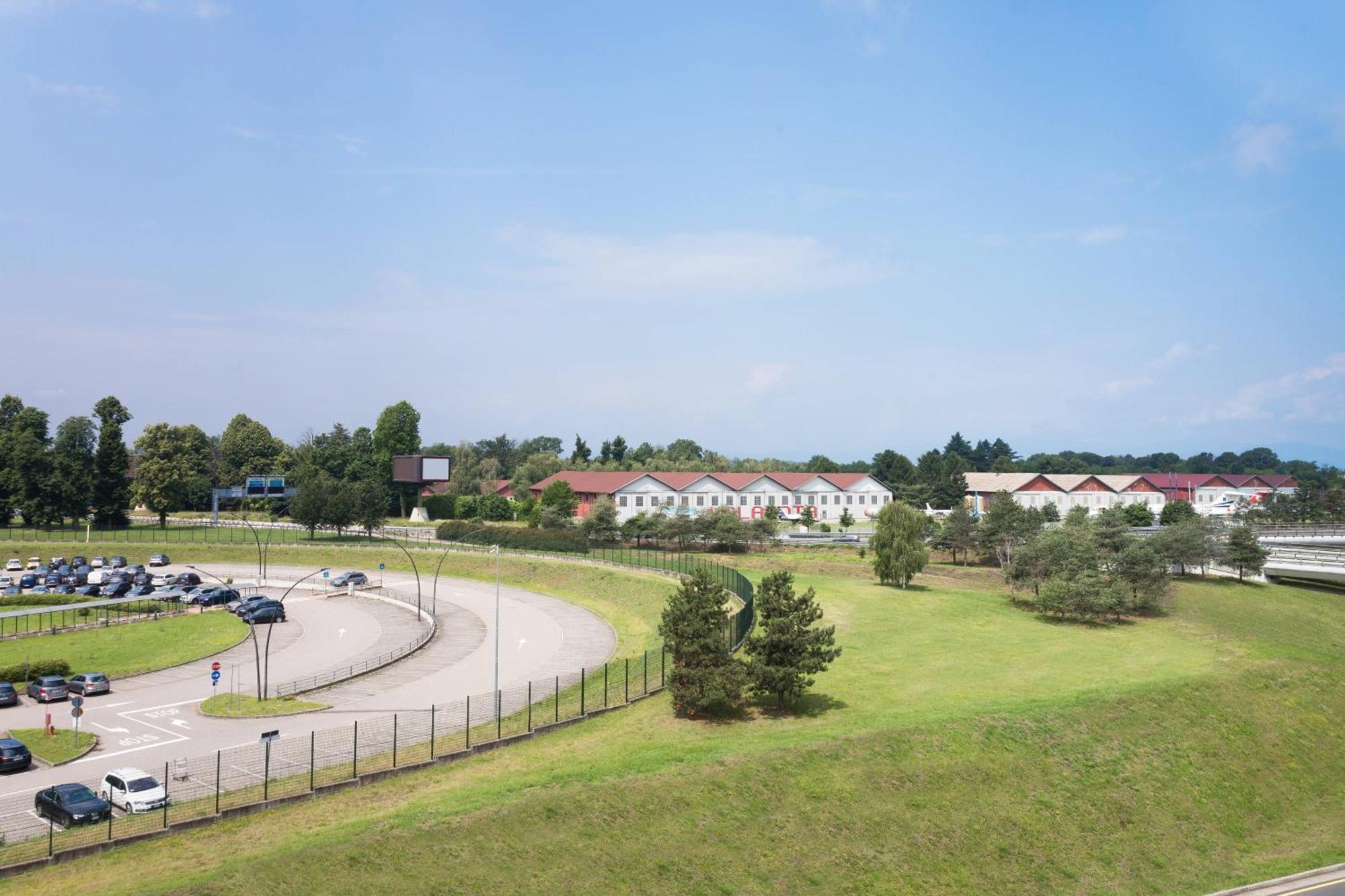 Sheraton Milan Malpensa Airport Hotel & Conference Centre Ferno Екстер'єр фото