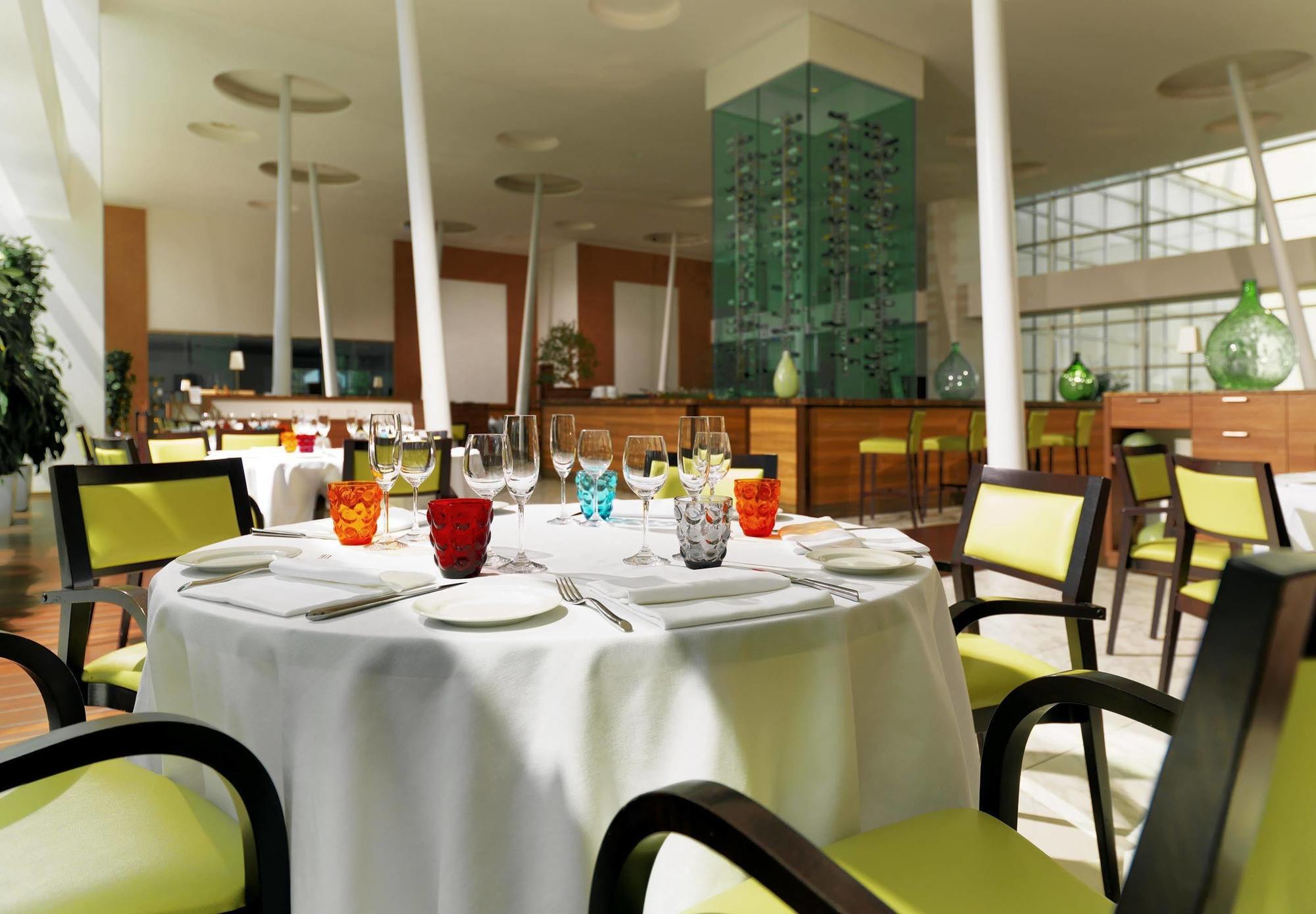 Sheraton Milan Malpensa Airport Hotel & Conference Centre Ferno Екстер'єр фото